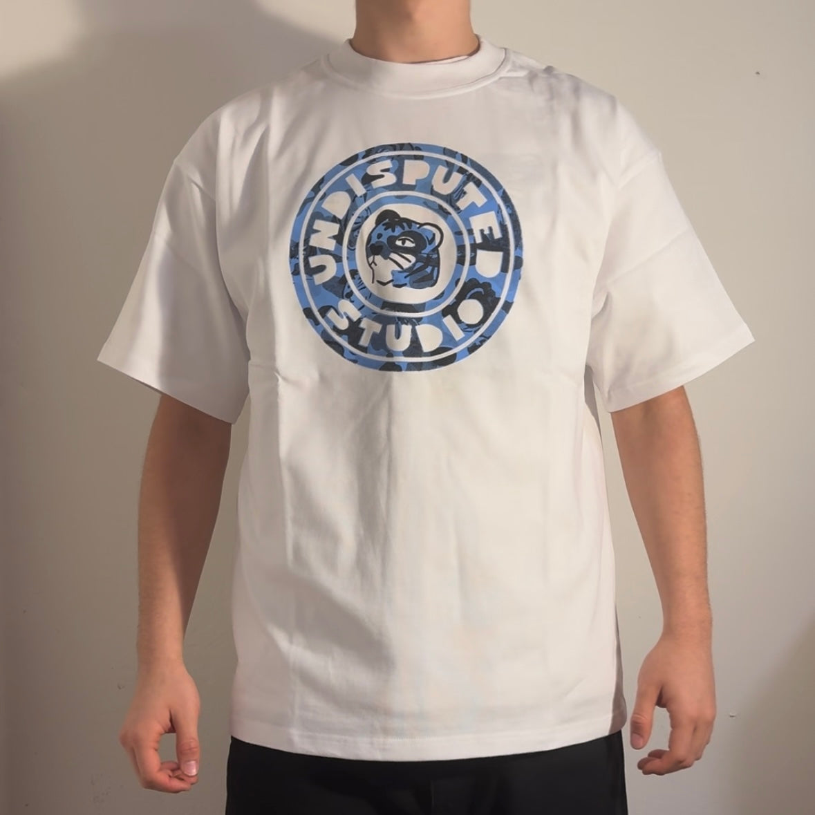 GRAPHIC T-SHIRT #09 (1 OF 1)