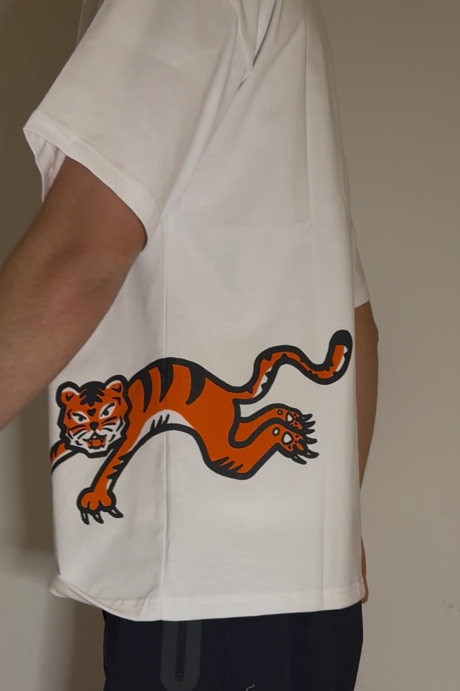 GRAPHIC T-SHIRT #29 (1 OF 1)